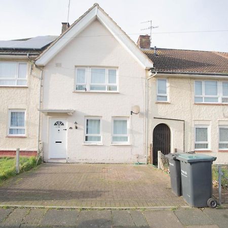 Three Bedroom House Newly Renovated Close To Gravesend Town Center Blue Water Stratford Westfield And 33 Mins To Kings Cross On Southeastern Javelin Line Exterior photo